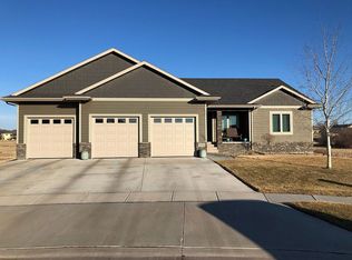 2825 E Daybreak Cir, Brandon, SD 57005