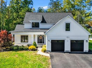 691 Saint Marks Ln, Schenectady, NY 12309
