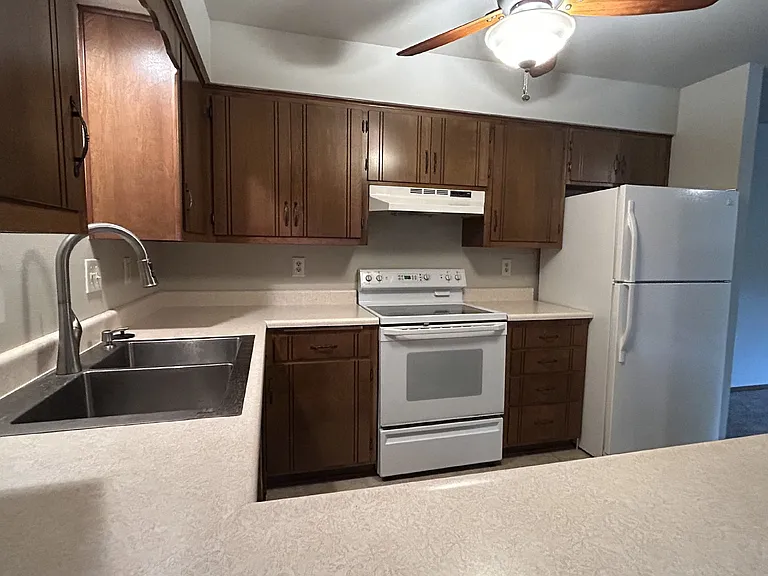 1120 Brittany Ct #79 — Photo 6