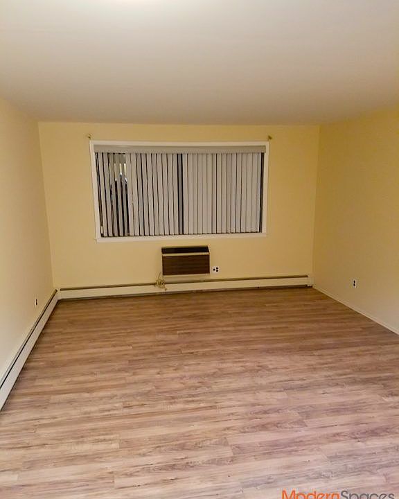 2nd image of 2312 29th St APT 3R