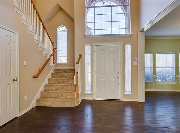 5th image of 803 Peterstow Dr