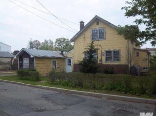 3894 Beacon Rd, Seaford, NY 11783