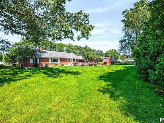 4th image of 556 Knollcrest Dr