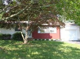 27 Lake Park Dr, Piscataway, NJ 08854
