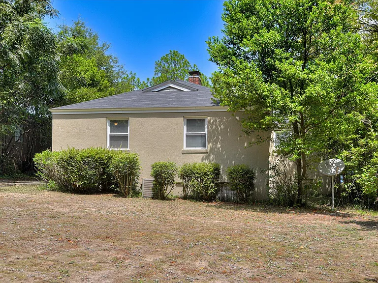 1803 Heath St — Photo 40