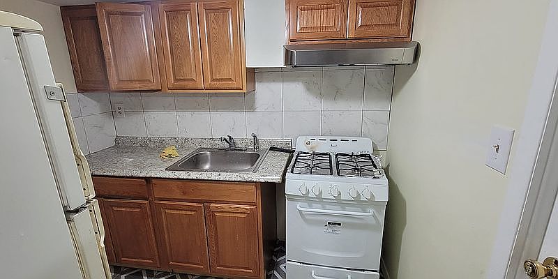 2nd image of 1420 35th St #1