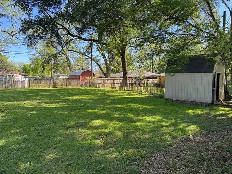 1711 San Saba St — Photo 3