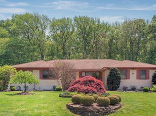 19 Briar Hill Dr, Manalapan, NJ 07726
