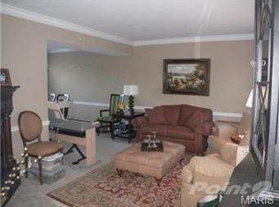 1914 Grayson Ridge Ct, Chesterfield, MO 63017