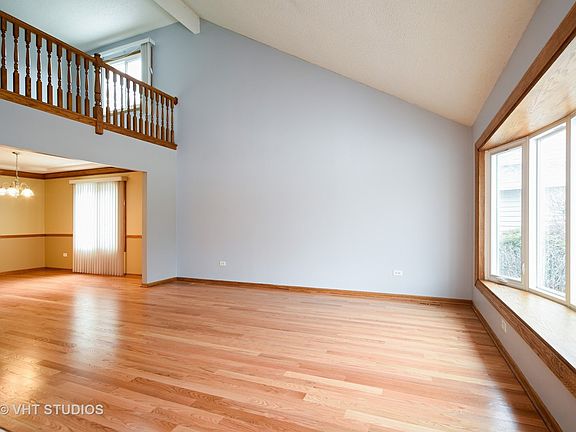 2nd image of 866 Jeanne Ct