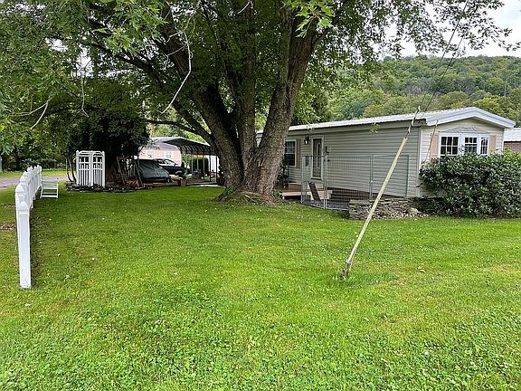 4th image of 32 Darrow Ct