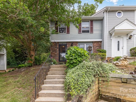 7304 Pebblestone Dr, Charlotte, NC 28212