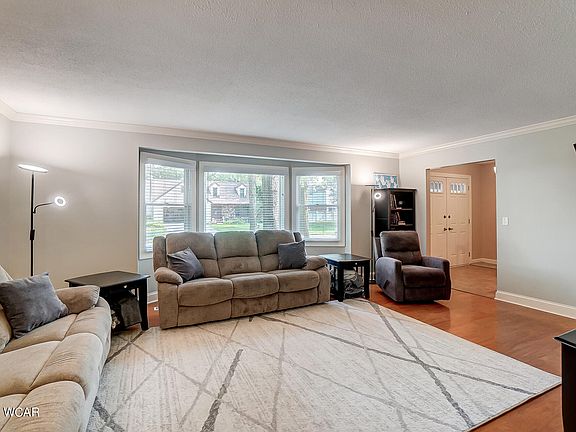 4th image of 3309 Peachtree Pl
