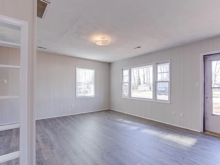 106 Pine Grove Ave — Photo 9
