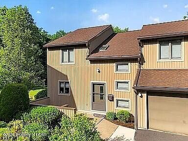 2nd image of 643 Meadows Ln