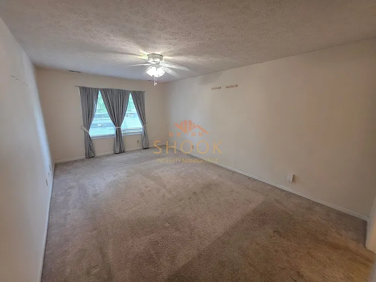1620 Lionheart Ln — Photo 11