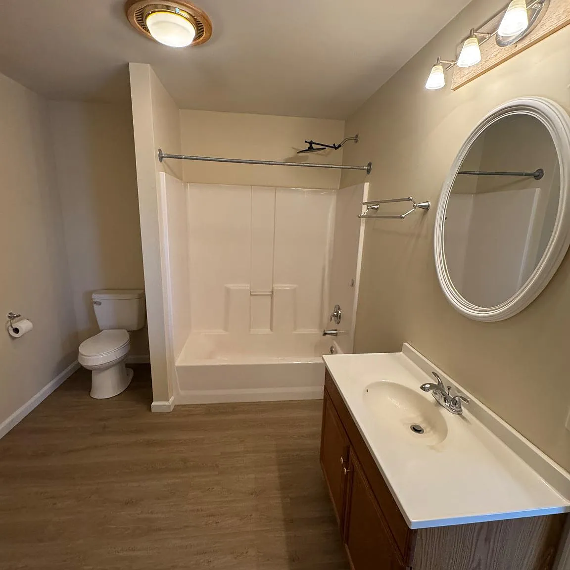 2 bed, 1.0 bath, 1000 sqft, $1,300 — Photo 4