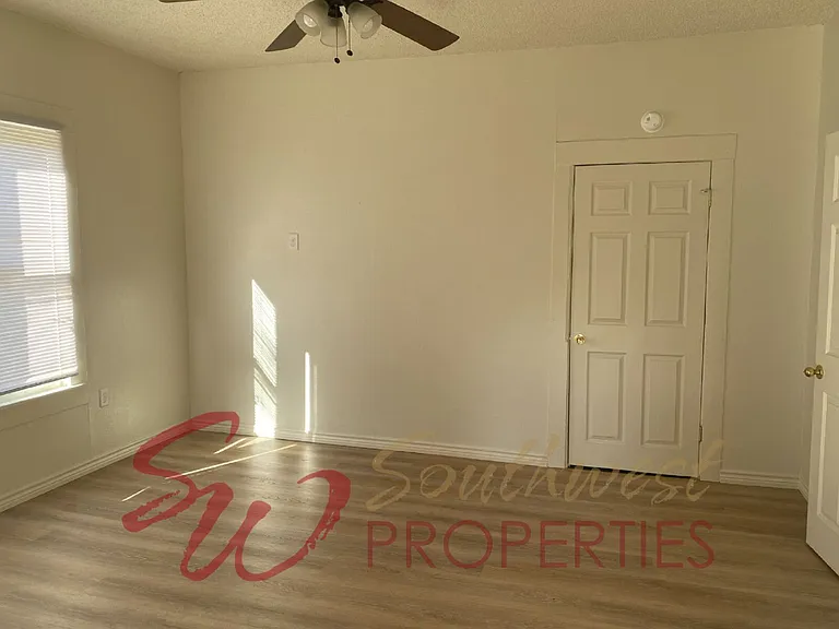 480 N Clinton St — Photo 15