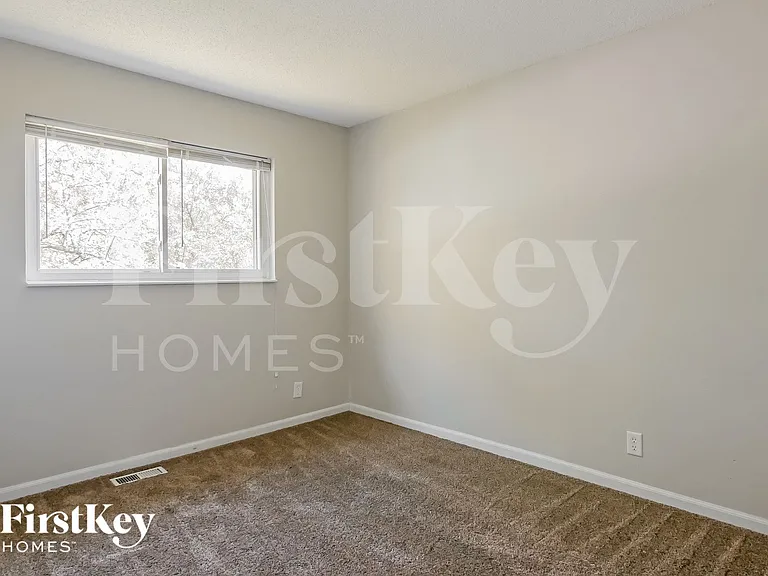 221 Rockhurst Rd — Photo 10