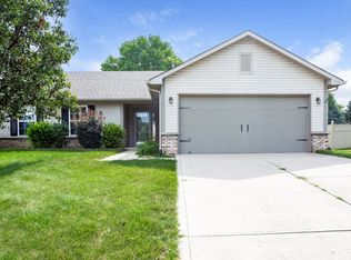 421 N Shore Ct, Franklin, IN 46131