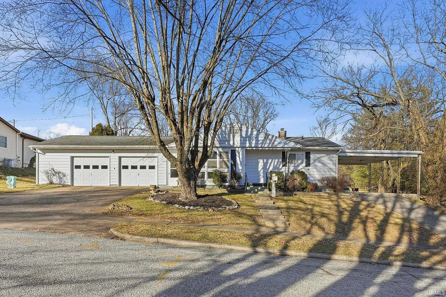 411 Eastview Dr photo 1