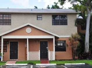 10548 NW 3rd St, Pembroke Pines, FL 33026