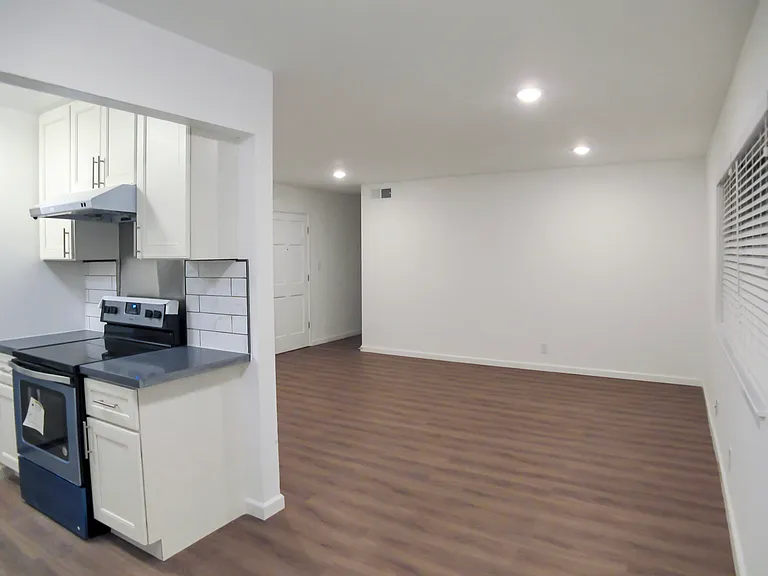 1644 Oxford St #4 — Photo 3