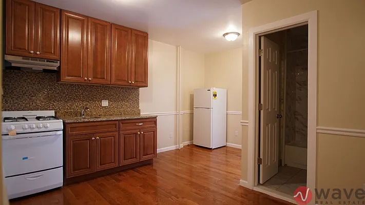 Rented by Wave Real Estate Group | media 13