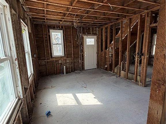 3rd image of 15 Lewis St