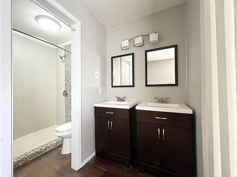 1301 Grant Dr — Photo 14