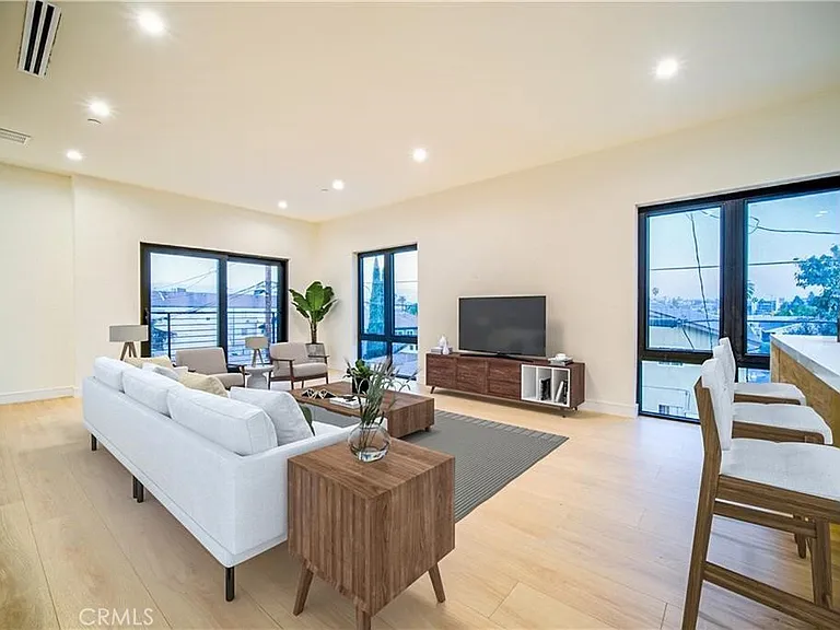 618 N Mariposa Ave #1/2 — Photo 9