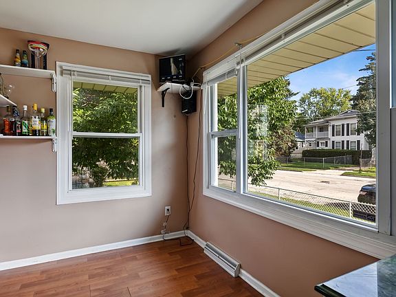 5th image of 324 Franklin St