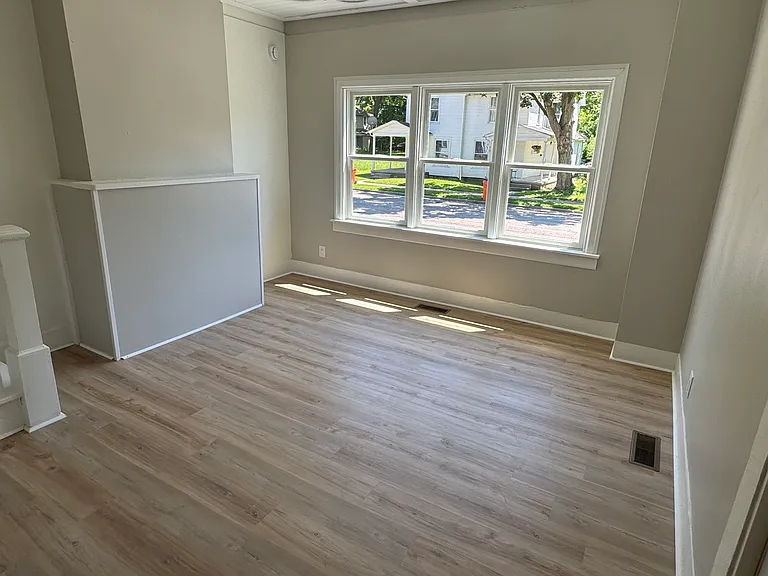 218 E Euclid Ave — Photo 11