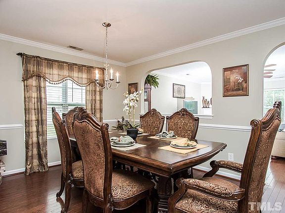 4th image of 513 Farm House Ln