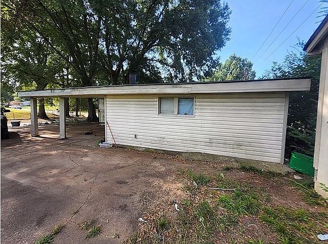 2nd image of 1366 Winfield Ave