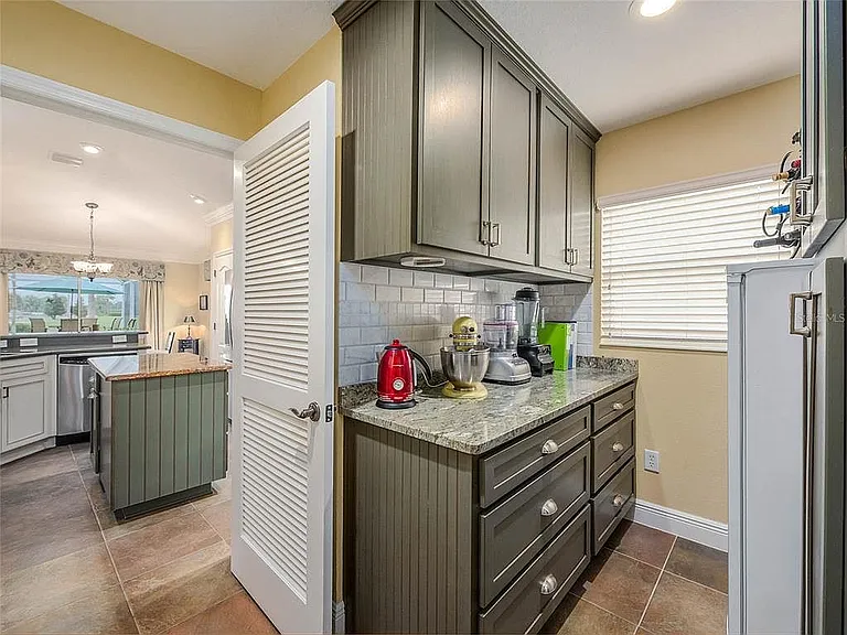 1281 Pendleton Cir — Photo 17