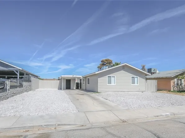 5157 San Anselmo St, Paradise Town, NV 89120