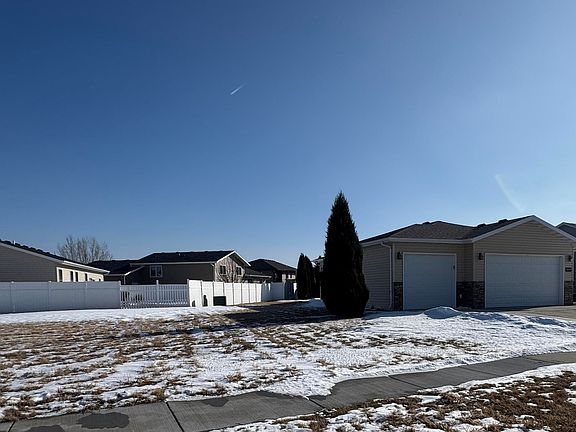 3rd image of 1029 Calvert Dr