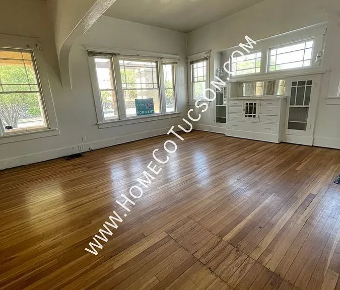 222 E 4th St — Photo 2