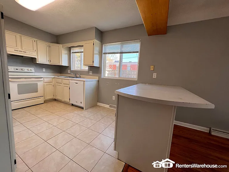 802 SW 3rd St — Photo 5