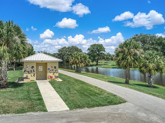 5th image of 1613 Duane Palmer Blvd