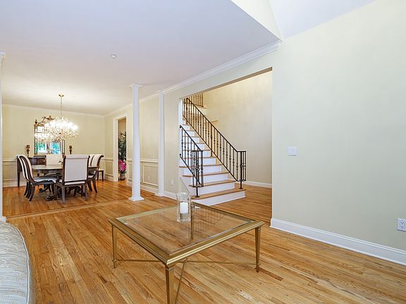 623 Ashford Avenue