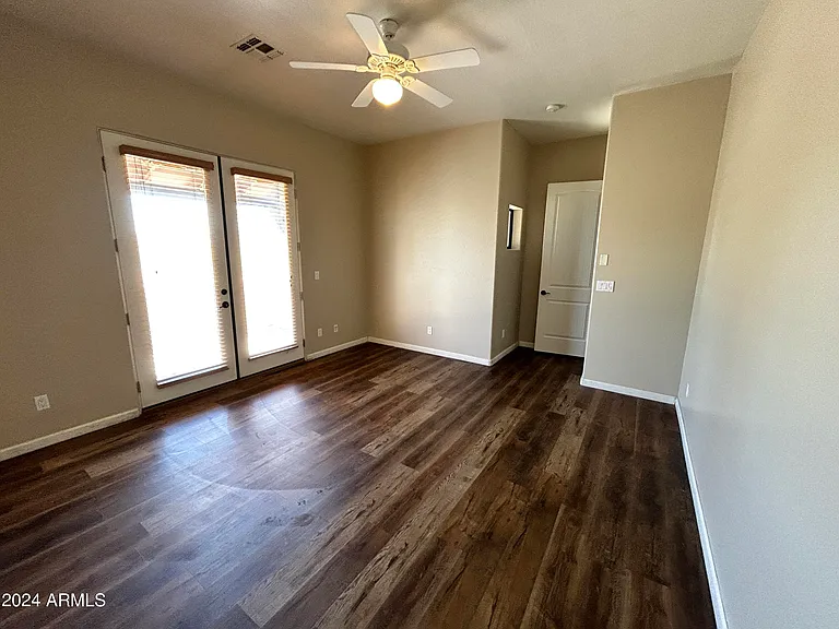 897 E Roma Ave #3 — Photo 20