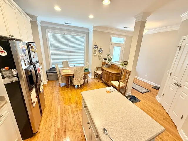 2 bed, 2.5 bath, 1600 sqft, $3,500 — Photo 4