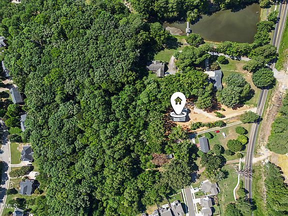 3rd image of 827 Homestead Rd