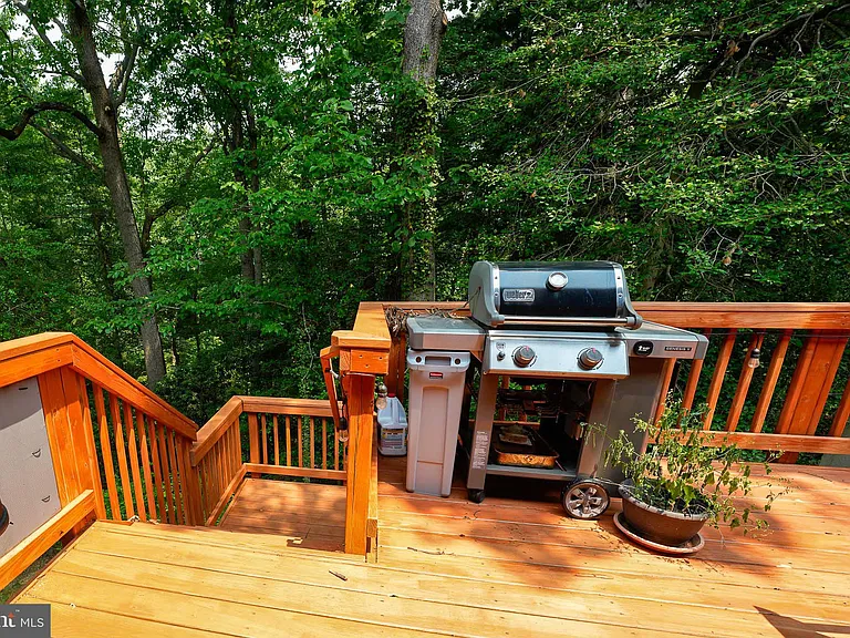 1025 Commanders Way N — Photo 8