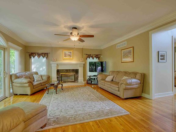 5th image of 13910 Hayes St