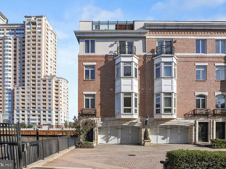 921 Valencia Ct #120 — Photo 93