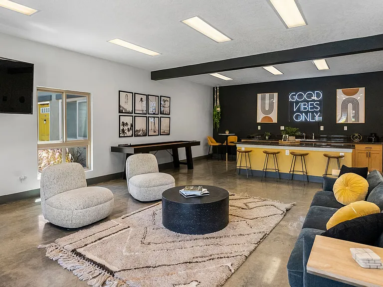 California Palms Apartments — Photo 11