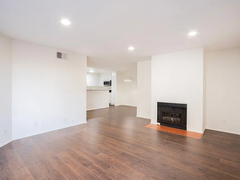 2123 Rodney Dr — Photo 16